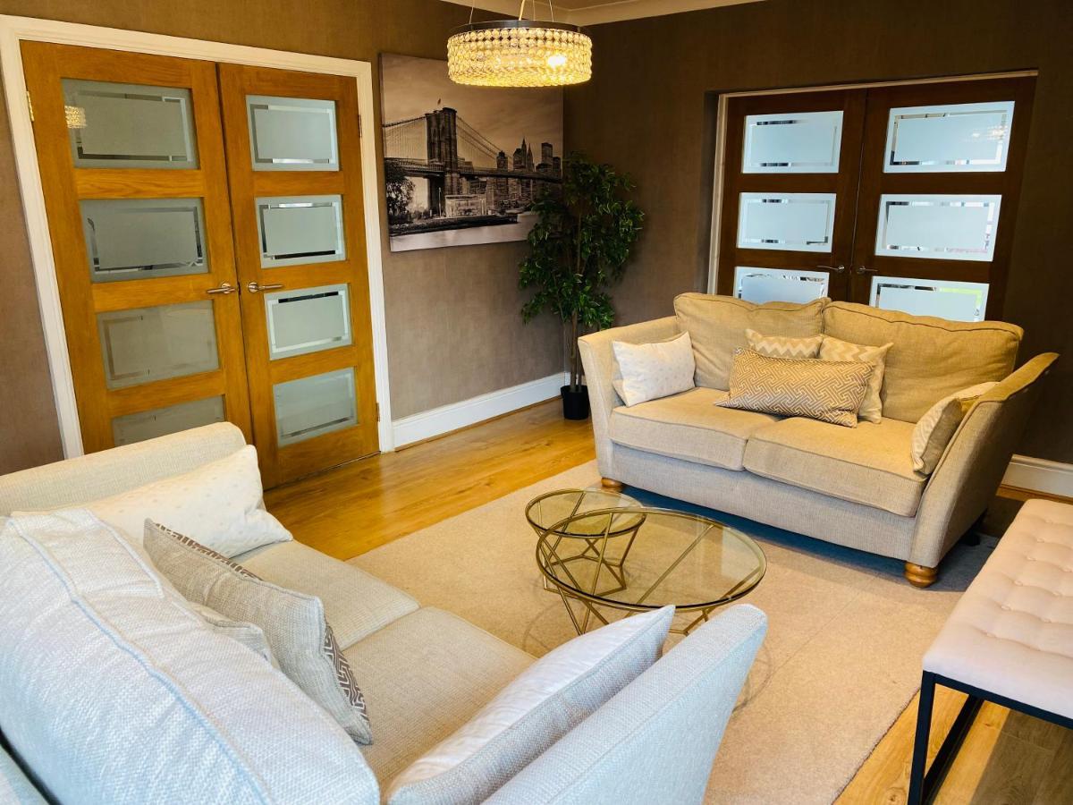 Vila Mayors House Ideal For Groups & Business Peterborough Exteriér fotografie