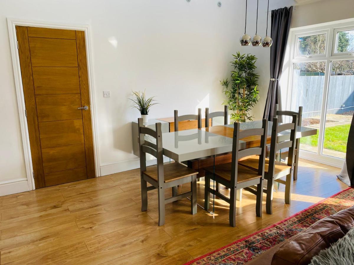 Vila Mayors House Ideal For Groups & Business Peterborough Exteriér fotografie