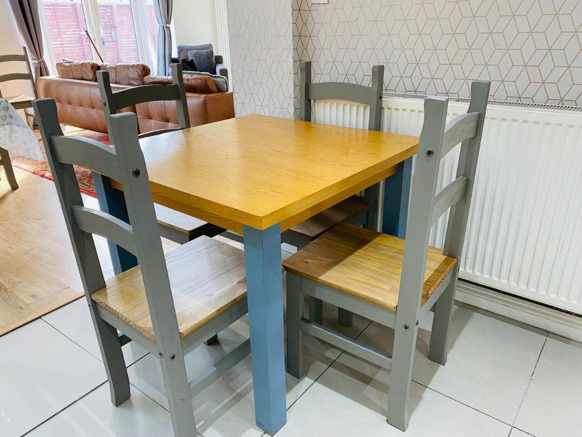Vila Mayors House Ideal For Groups & Business Peterborough Exteriér fotografie