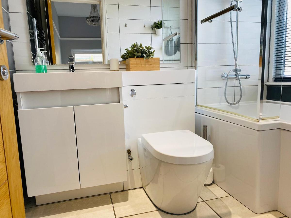 Vila Mayors House Ideal For Groups & Business Peterborough Exteriér fotografie