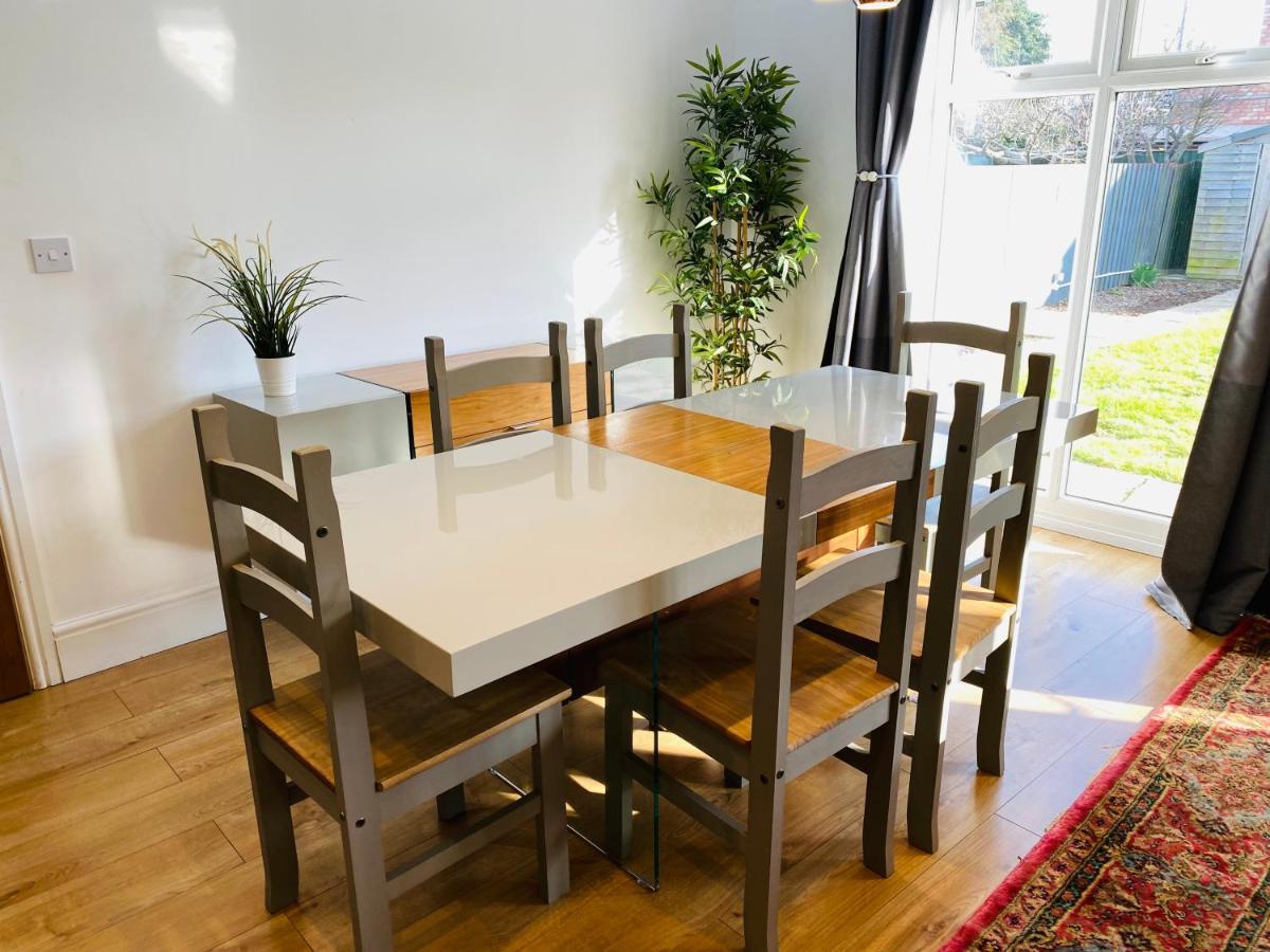 Vila Mayors House Ideal For Groups & Business Peterborough Exteriér fotografie