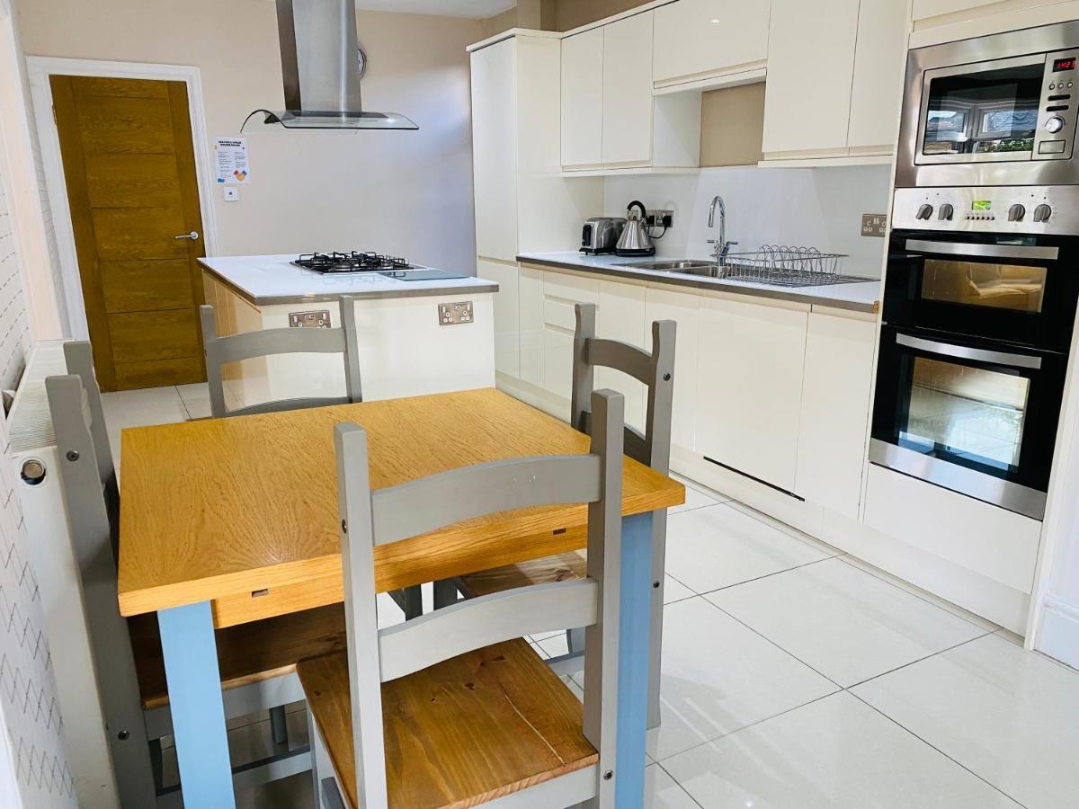 Vila Mayors House Ideal For Groups & Business Peterborough Exteriér fotografie