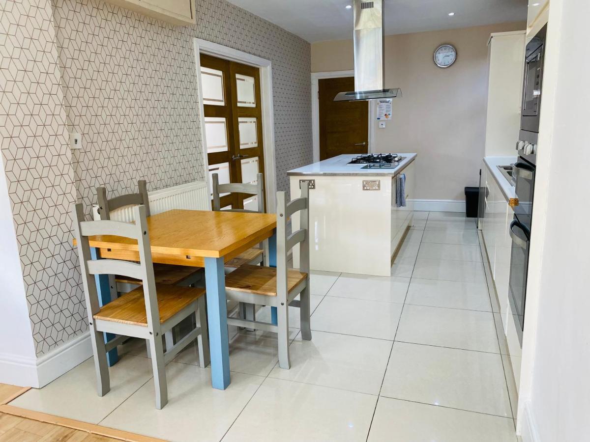 Vila Mayors House Ideal For Groups & Business Peterborough Exteriér fotografie