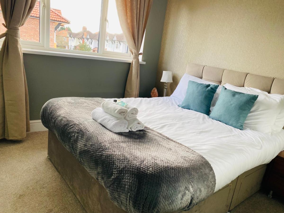Vila Mayors House Ideal For Groups & Business Peterborough Exteriér fotografie